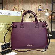 Burberry  The Medium Banner in Leather and Vintage Check purple - 2