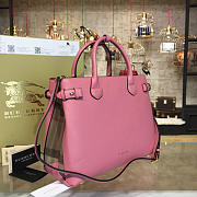 Burberry The Medium Banner in Leather and Vintage Check pink - 3