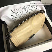 Fancybags Chanel Medium Chevron Lambskin Boy Bag Beige A13043 VS00767 - 3