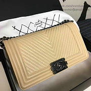 Fancybags Chanel Medium Chevron Lambskin Boy Bag Beige A13043 VS00767 - 4