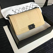 Fancybags Chanel Medium Chevron Lambskin Boy Bag Beige A13043 VS00767 - 5