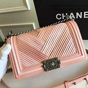 Fancybags Chanel Medium Chevron Lambskin Boy Bag Pink A13044 VS03443 - 2