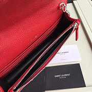 ENVELOPE CHAIN WALLET IN EROS RED GRAIN DE POUDRE EMBOSSED LEATHER - 5