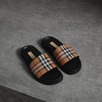 BURBERRY VINTAGE CHECK AND LEATHER SLIDES