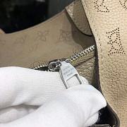 louis vuitton original mahina leather carmel hobo bag M53188 cream - 5