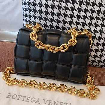 Bottega Veneta With The Chain Cassette In Black