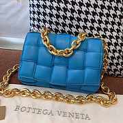  Bottega Veneta With The Chain Cassette In Blue - 1
