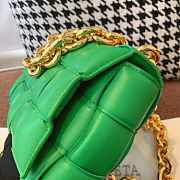 Bottega Veneta With The Chain Cassette In Green - 2