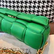 Bottega Veneta With The Chain Cassette In Green - 3