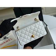 Chanel flap bag 20cm in white with gold hardware - 2