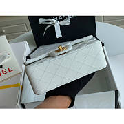 Chanel flap bag 20cm in white with gold hardware - 4