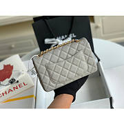 Chanel flap bag 20cm in gray with gold hardware - 2
