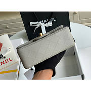 Chanel flap bag 20cm in gray with gold hardware - 4