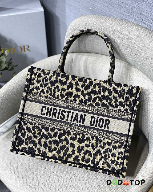 Dior Book Tote M1286 (2 sizes available) - 1