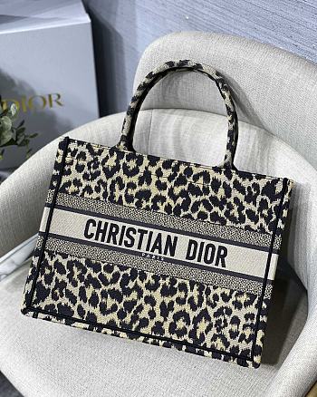 Dior Book Tote M1286 (2 sizes available)