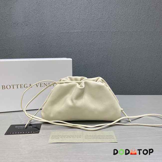 Bottega Veneta Pouch Bag in Cream 006 - 1