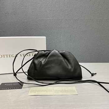 Bottega Veneta Pouch Bag In Black 008