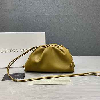 Bottega Veneta Pouch Bag In Olive Green 010