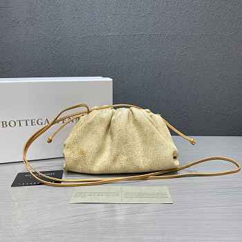 Bottega Veneta Pouch Bag 018