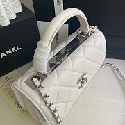 CHANEL FLAP BAG WITH TOP HANDLE A92236# Lambskin & Silver Metal in White - 4