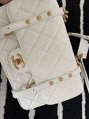 CHANEL MESSENGER FLAP BAG WHITE AS2696 25 CM - 2