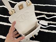 CHANEL MINI MESSENGER FLAP BAG WHITE AS2695 17 CM  - 5