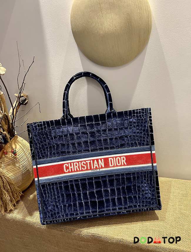 DIOR BLUE CROCODILE-EFFECT EMBROIDERED VELVET M1286 41.5 CM - 1