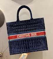 DIOR BLUE CROCODILE-EFFECT EMBROIDERED VELVET M1286 41.5 CM - 5