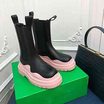 Bottega Veneta Boots in Black/Pink