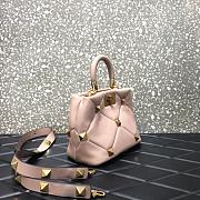 Valentino Small Roman Stud The Handle Bag Rose Cannelle BSF0NO Size 21 cm - 2