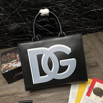 D&G Small Calfskin Daily Shopper With DG Logo Print Black Size 36 cm