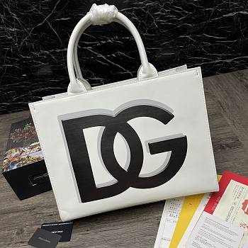 D&G Small Calfskin Daily Shopper With DG Logo Print White Size 36 cm