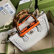 Gucci Diana Small Crocodile Tote Bag White 660195 Size 27 cm - 5