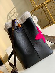 Louis Vuitton Neonoe MM Black M56963 Size 26 x 26 x 17.5 cm - 3