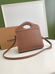 Burberry Mini Leather Pocket Bag Brow Size 23 cm - 3