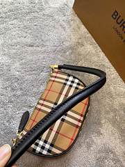 Burberry Olympia Pouch 80434051 Size 21 x 4 x 12 cm - 6