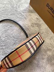 Burberry Olympia Pouch 80434051 Size 21 x 4 x 12 cm - 5