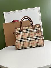 Burberry Small Vintage Title Bag 80252741 Size 32 x 15 x 25 cm - 4