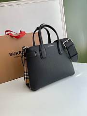 Burberry Small Banner in Black Grain Leather Size 26 x 12 x 19 cm - 6