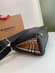 Burberry Small Banner in Black Grain Leather Size 26 x 12 x 19 cm - 4