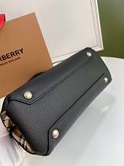 Burberry Small Banner in Black Grain Leather Size 26 x 12 x 19 cm - 5