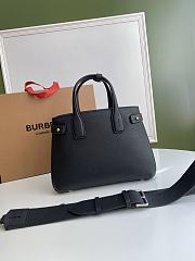 Burberry Small Banner in Black Grain Leather Size 26 x 12 x 19 cm - 2