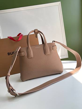 Burberry Small Banner in Beige Grain Leather Size 26 x 12 x 19 cm