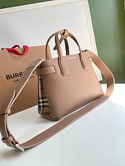 Burberry Small Banner in Beige Grain Leather Size 26 x 12 x 19 cm - 5