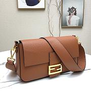 Fendi Baguette in Brown Grain Leather 8BR600 Size 26 x 14 x 4 cm - 4