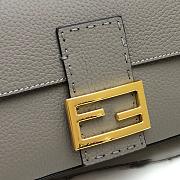Fendi Baguette in Gray Grain Leather 8BR600 Size 26 x 14 x 4 cm - 5
