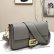 Fendi Baguette in Gray Grain Leather 8BR600 Size 26 x 14 x 4 cm - 4