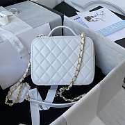 Chanel Vanity Bag Lambskin & Gold-Tone Metal White AS2900 18 cm - 5