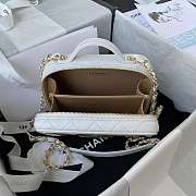 Chanel Vanity Bag Lambskin & Gold-Tone Metal White AS2900 18 cm - 3