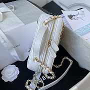 Chanel Vanity Bag Lambskin & Gold-Tone Metal White AS2900 18 cm - 4